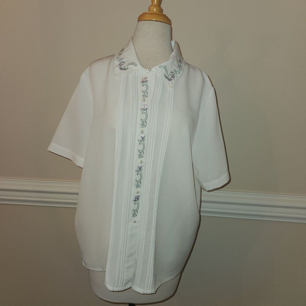 Vintage Croft & Barrow Button Down White Floral Embroidered Short Sleeve Size L